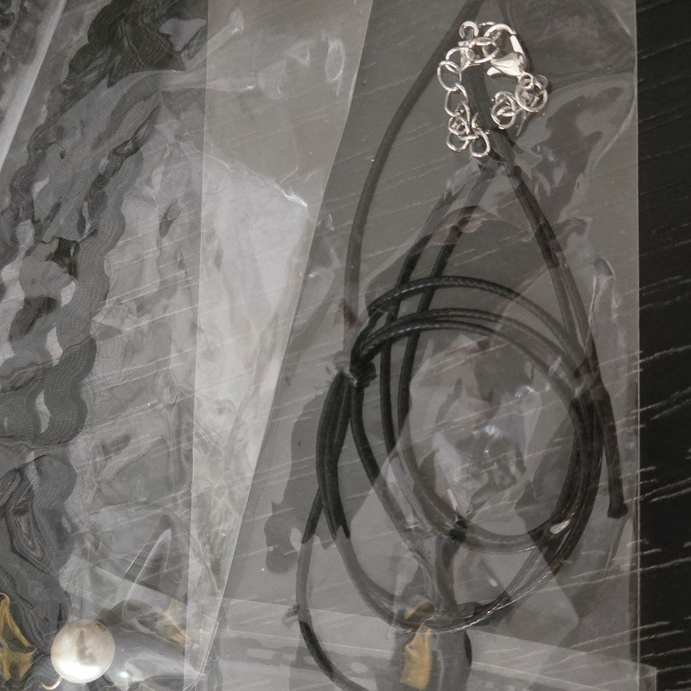 ๐ฎ Y2k Black Lace Choker Necklace Set Heart Wave Pearl Bolo Daisy Silver & Gold - Picture 8 of 8